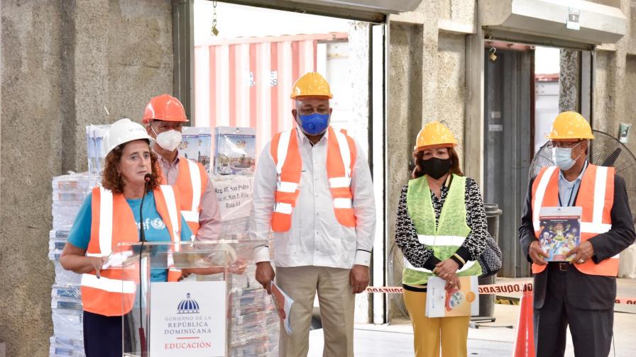 Minerd y Unicef inician distribución de cuadernillos escolares 