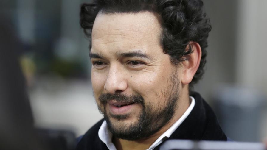 Actor que interpreta a “El Chapo” va a verle a su juicio