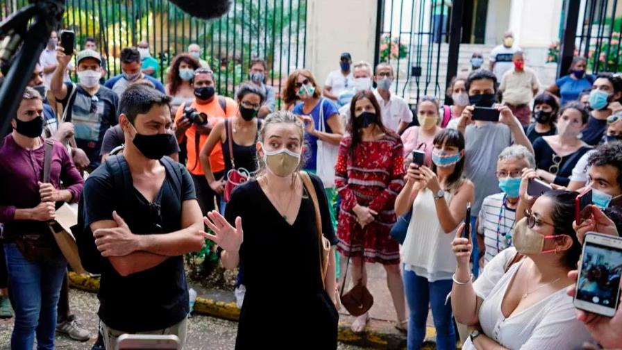 Cientos de personas protestan en un pueblo cubano contra el Gobierno