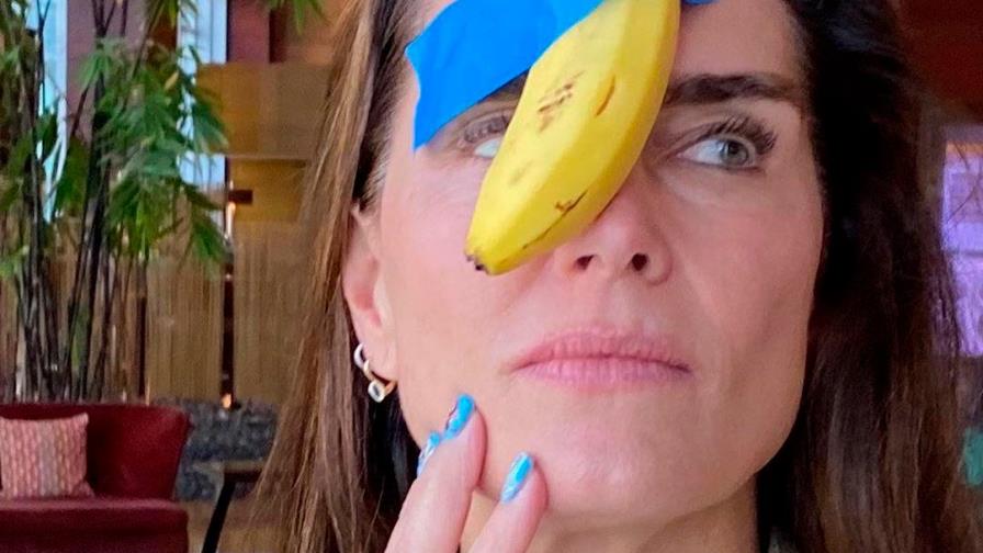 Famosos y marcas se unen al fenómeno de la banana con cinta adhesiva