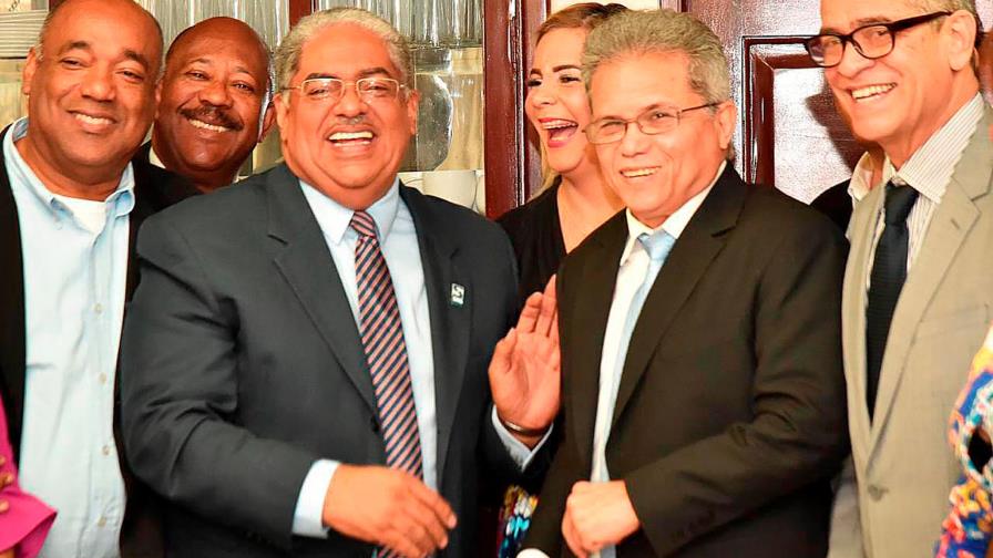 Acuerdo con médicos incluye pagos de incentivos para trabajar en el interior