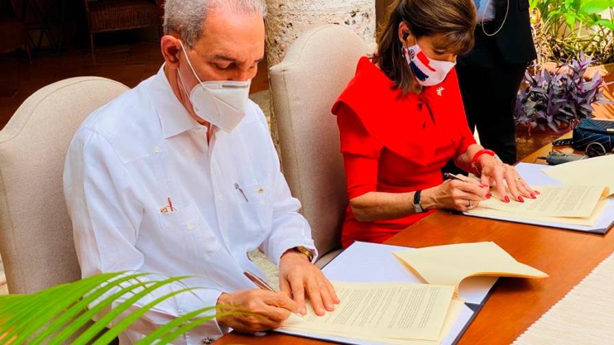 Embajada de los EEUU y Gobierno de RD renuevan acuerdo para programa de becas Fulbright Embajada de los EEUU y Gobierno de RD renuevan acuerdo para programa de becas Fulbright