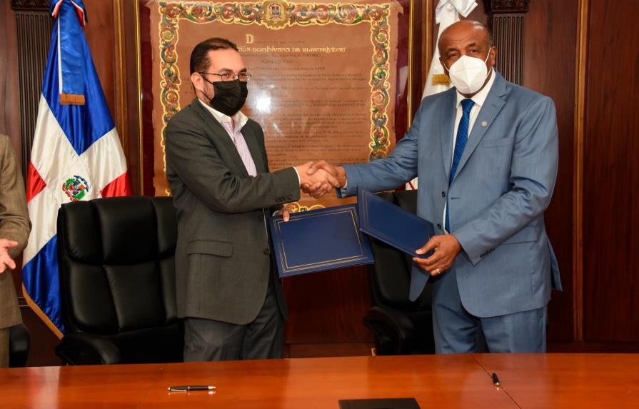 Firman acuerdo para garantizar suministro de combustible en casos de desastres y crisis