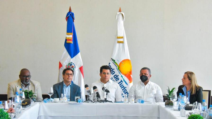 Acuerdo entre taxistas y Uber saca del transporte turístico a conductores por aplicación Acuerdo entre taxistas y Uber saca del transporte turístico a conductores por aplicación