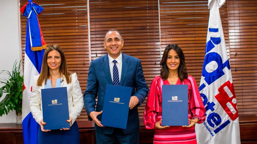 Altice e Indotel firman adenda al contrato de concesión para la red 5G Altice e Indotel firman adenda al contrato de concesión para la red 5G