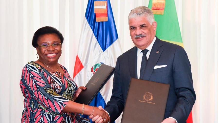 Canciller Miguel Vargas acuerda relaciones diplomáticas con la República del Congo