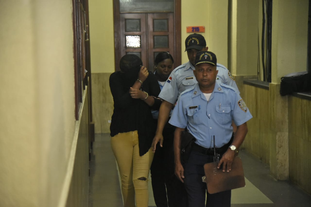 Fatin Leonarda Falcón Alvino, acusada de ultimar a la señora Cristina García Torres, luego de conocerle medida de coerción.