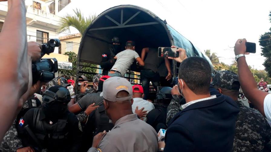 Conocerán este Viernes Santo medida de coerción a seis policías acusados de dar muerte a esposos