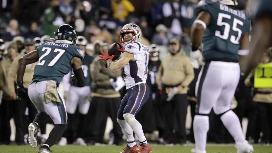 Edelman lanza pase de anotación; Pats vencen a Eagles