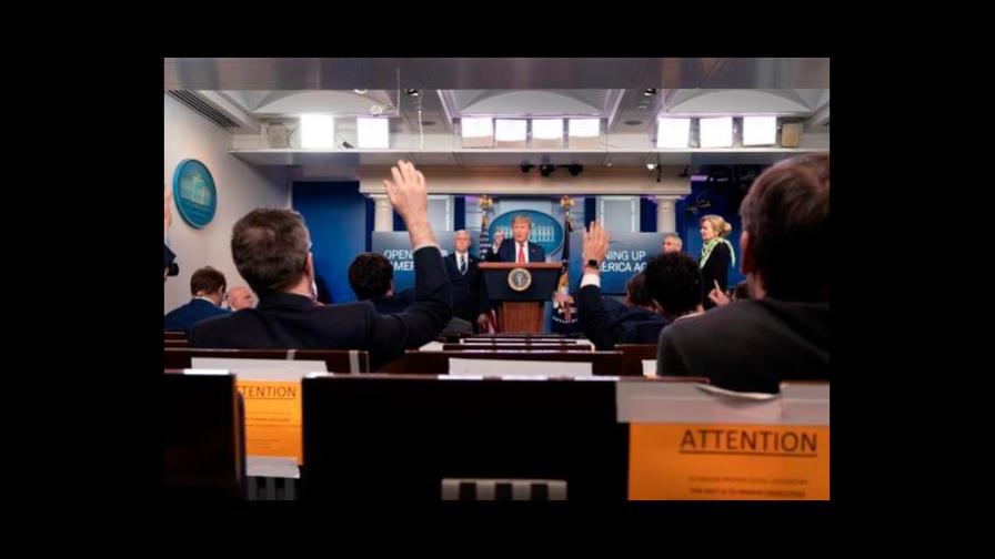 Trump anuncia un plan de reapertura en medio de protestas anticonfinamiento