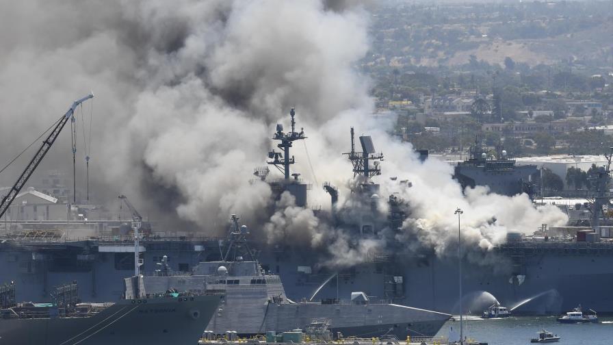Dieciocho heridos al incendiarse buque militar en San Diego