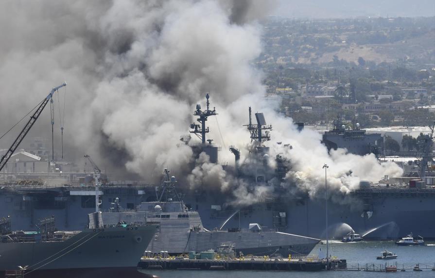 Incendio en buque de la Marina de Estados Unidos deja 57 lesionados