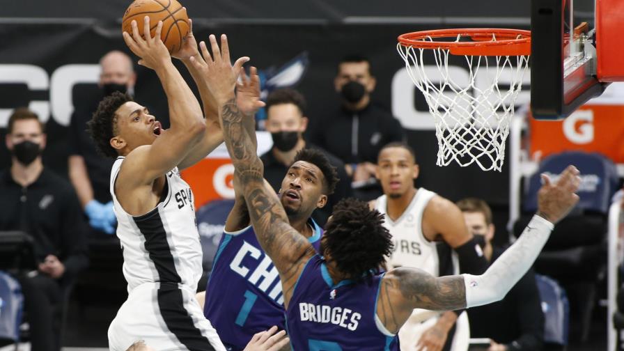 Unos diezmados Spurs vuelven a entrenar