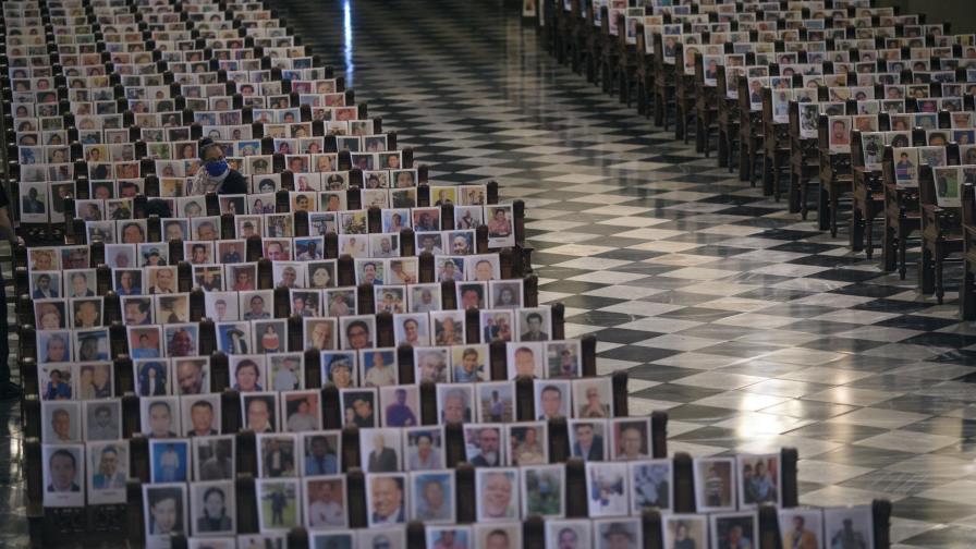 Perú: Retratos de 5.000 muertos por virus presentes en misa