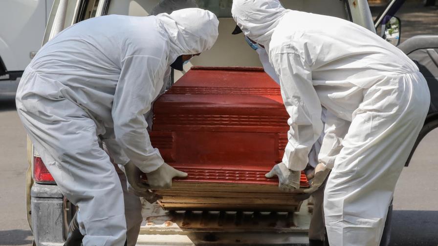 Los casos globales de COVID bajan un 17 % en una semana y las muertes un 10 %