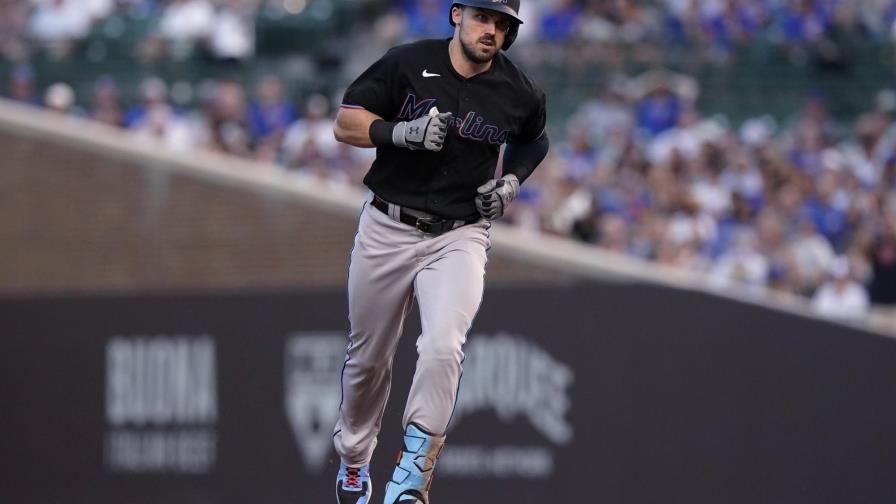 Duvall batea slam y jonrón, Marlins aplastan Cachorros 10-2