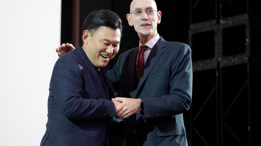 Reacción de NBA ante tuit, distinta en inglés y chino