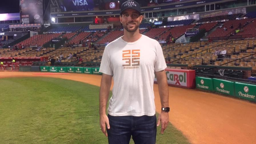 Wainwright, entre la caridad en RD y sueños de playoffs Wainwright, entre la caridad en RD y sueños de playoffs