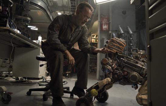 Reseña: Tom Hanks, un robot y un perro en Finch