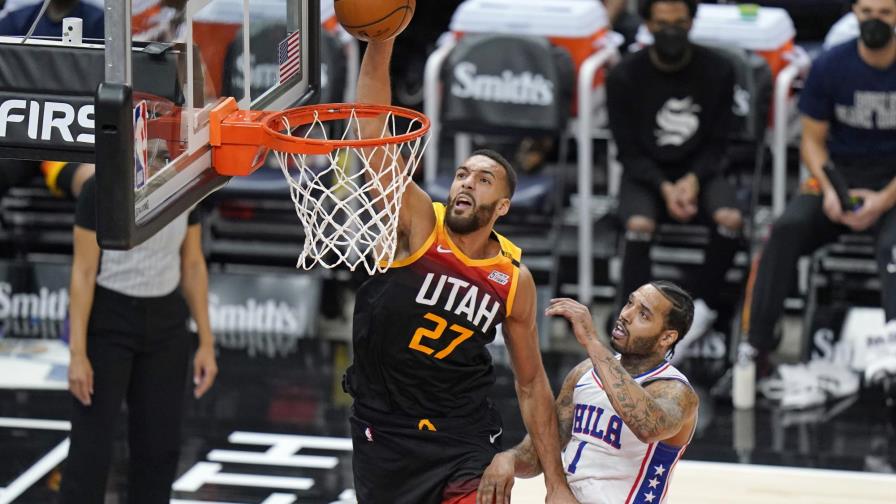 Clarkson y el Jazz ganan el duelo contra Simmons y los 76ers