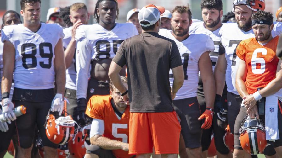 Browns pierden a Phillips por la mayor parte de la temporada