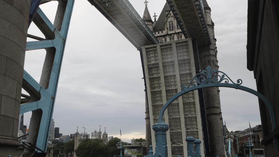 Vuelve a abrir puente de Londres tras falla mecánica