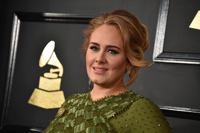 Adele solicita el divorcio luego de la separación del esposo en abril 