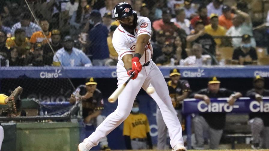 Escogido blanquea a las Águilas y gana segundo en línea