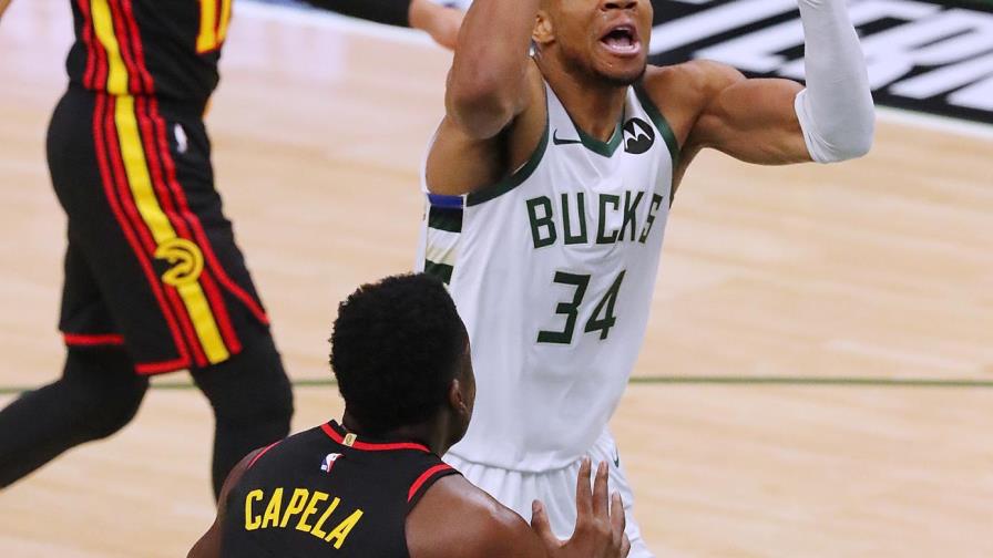 Bucks ganan 125-91 a Hawks y empatan 1-1 en final del Este