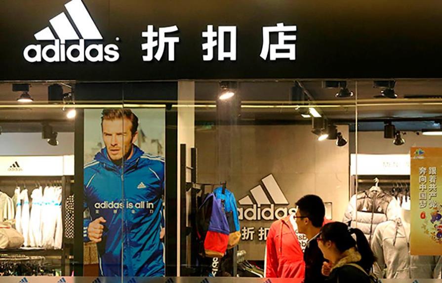 Adidas cierra sus tiendas en China por el coronavirus y Siemens envía equipos médicos