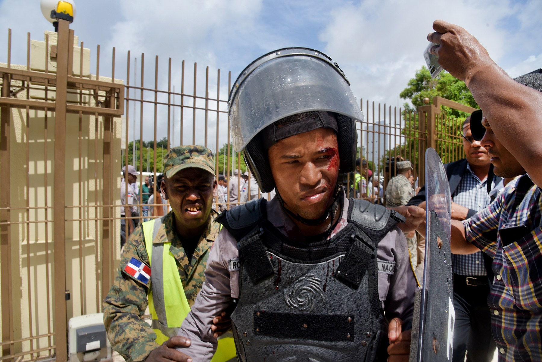 La movilización terminó con un enfrentamiento entre policías y manifestantes.