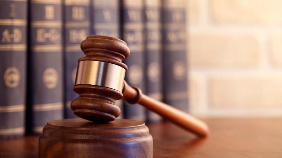 Condenan a 20 y 10 años a esposos que violaron niña de 13 años en Arroyo Hondo