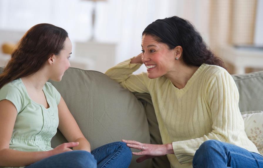 Ocho consejos para mantener una buena comunicación con tu hijo adolescente