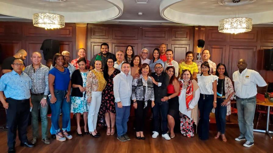 Adopae celebra primer encuentro navideño