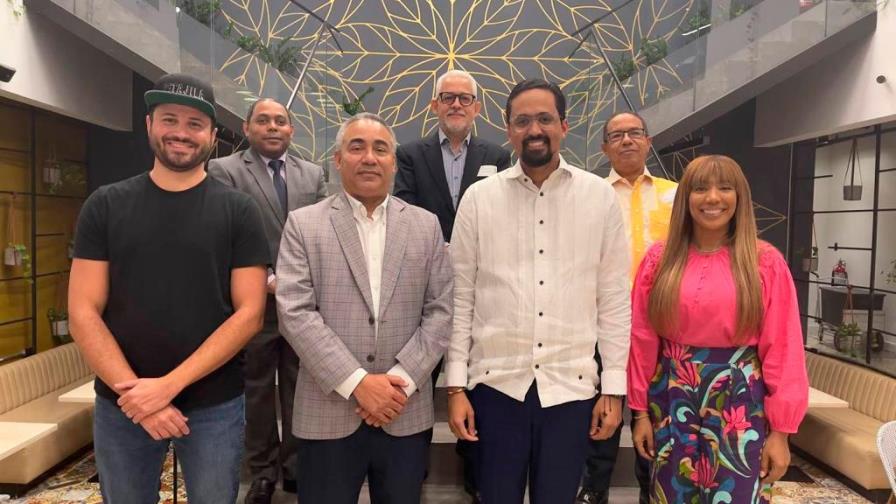 Comisión de ADOPAE sostiene encuentro con Bartolomé Pujals, director ejecutivo de Innovación del Gobierno