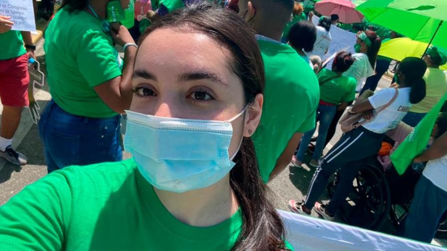 Hija del presidente Abinader acude a marcha por las tres causales Hija del presidente Abinader acude a marcha por las tres causales