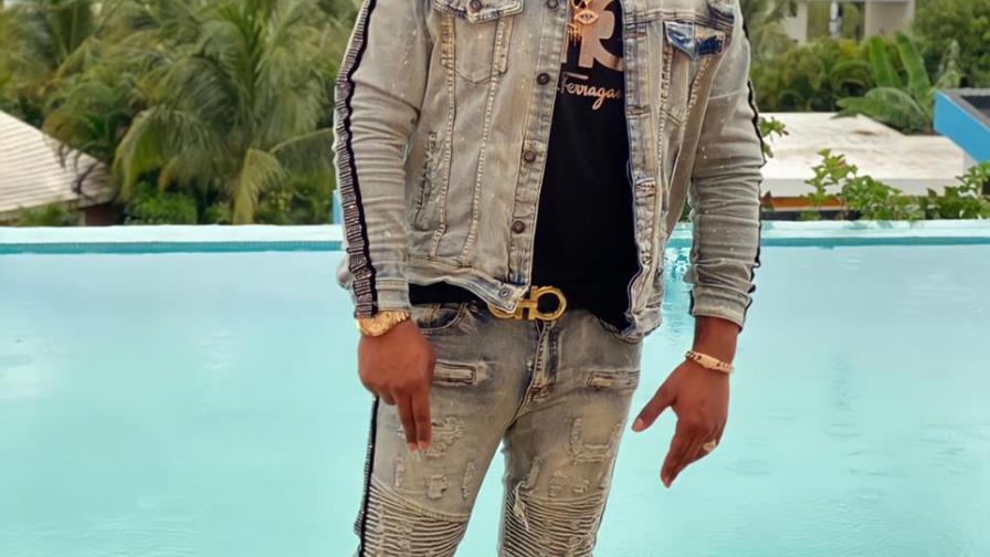 Adriel Music promociona “La calle ta prendía”