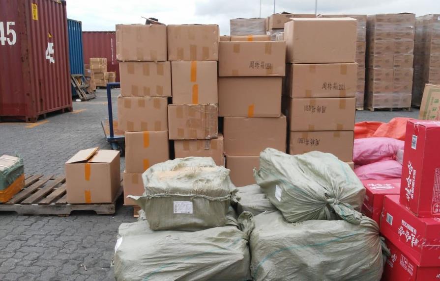 Aduanas decomisa cargamento de medicinas y rones provenientes de China
