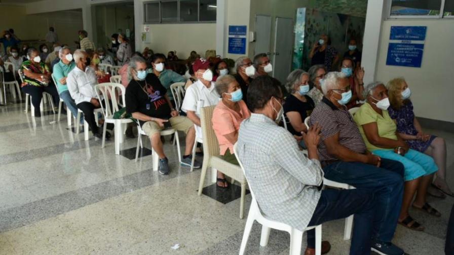 Gobierno dominicano habilita plataforma de citas para vacunarse contra el COVID-19