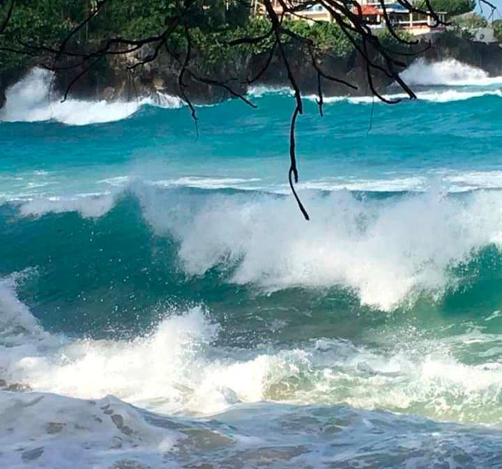 Prohíben acceso a playas de Puerto Plata por alto oleaje