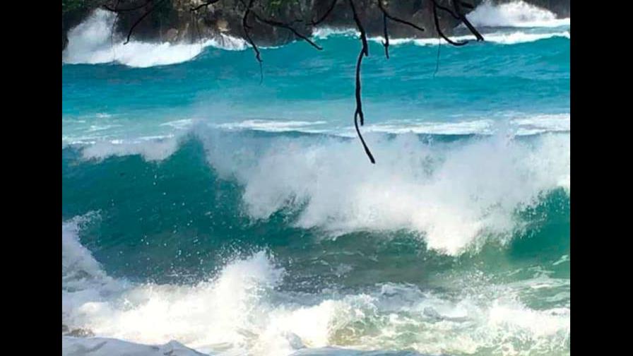 Prohíben acceso a playas de Puerto Plata por alto oleaje
