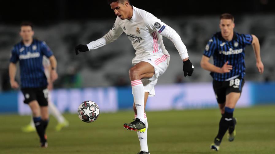 Varane da positivo por COVID, no juega ante Liverpool