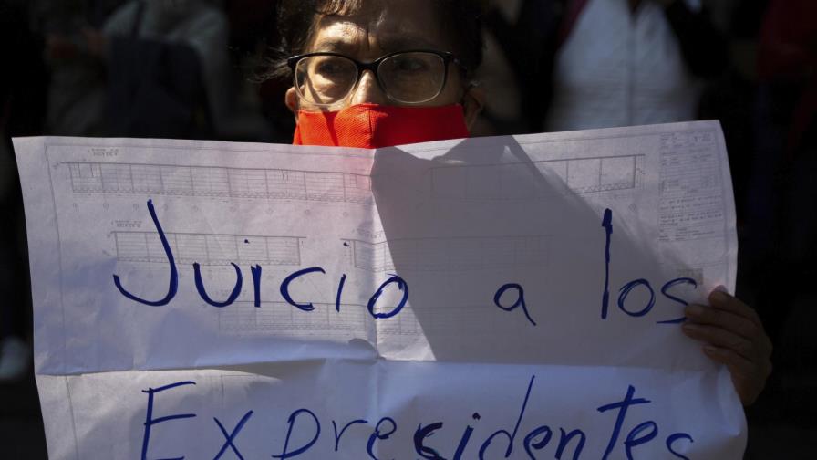 Corte mexicana avala consulta sobre juicios a expresidentes