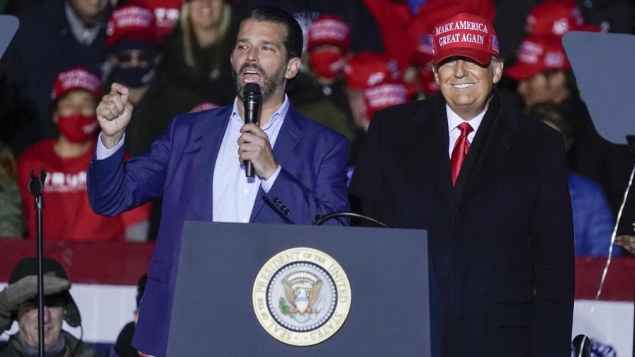 Trump dice que su hijo se está recuperando del virus