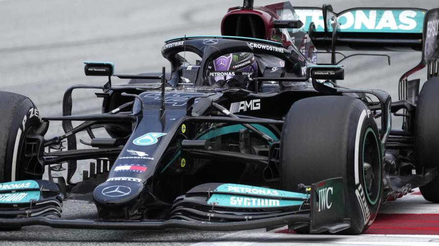 Verstappen gana GP de Austria, aumenta ventaja en campeonato