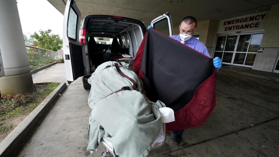 Estados Unidos rebasa los 1,900 decesos diarios por COVID-19