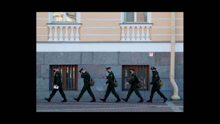 Rusia comenzará ensayos de vacuna contra la COVID-19 en militares Rusia comenzará ensayos de vacuna contra la COVID-19 en militares