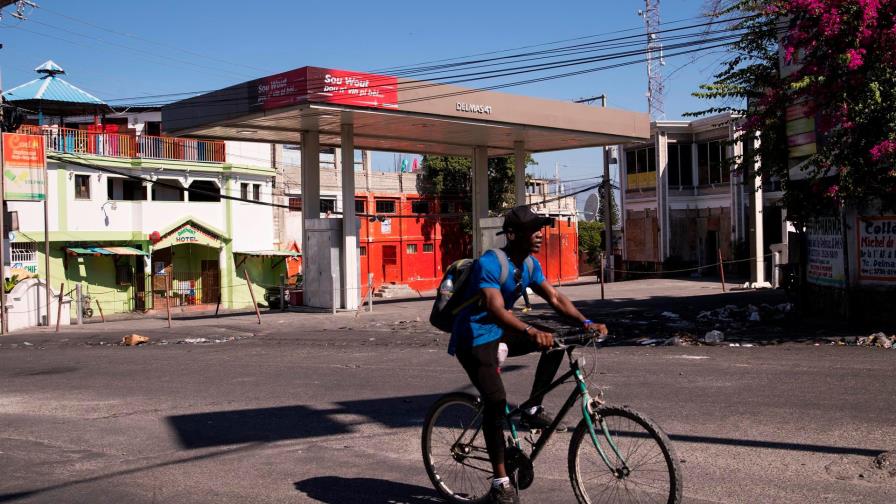 República Dominicana despliega militares para evitar tráfico de combustibles a Haití República Dominicana despliega militares para evitar tráfico de combustibles a Haití