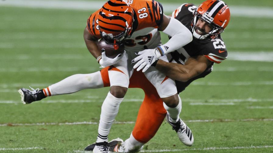 Browns agregan tres jugadores más a la lista de COVID-19