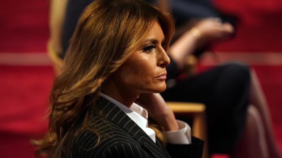 Melania Trump elogia centros de detención en una grabación
